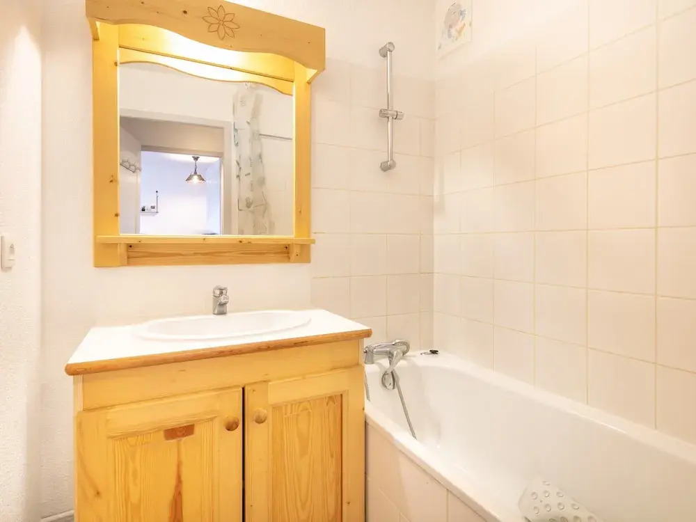 Studio in Saint-sorlin Near Ski Resort & Pool