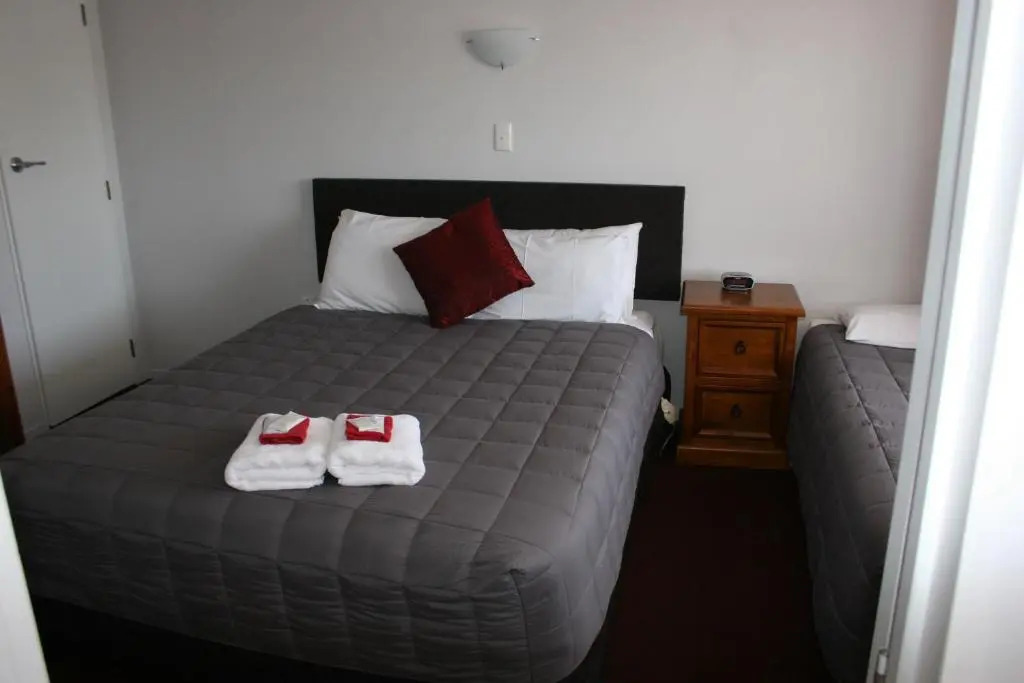 Burgundy Rose Motel