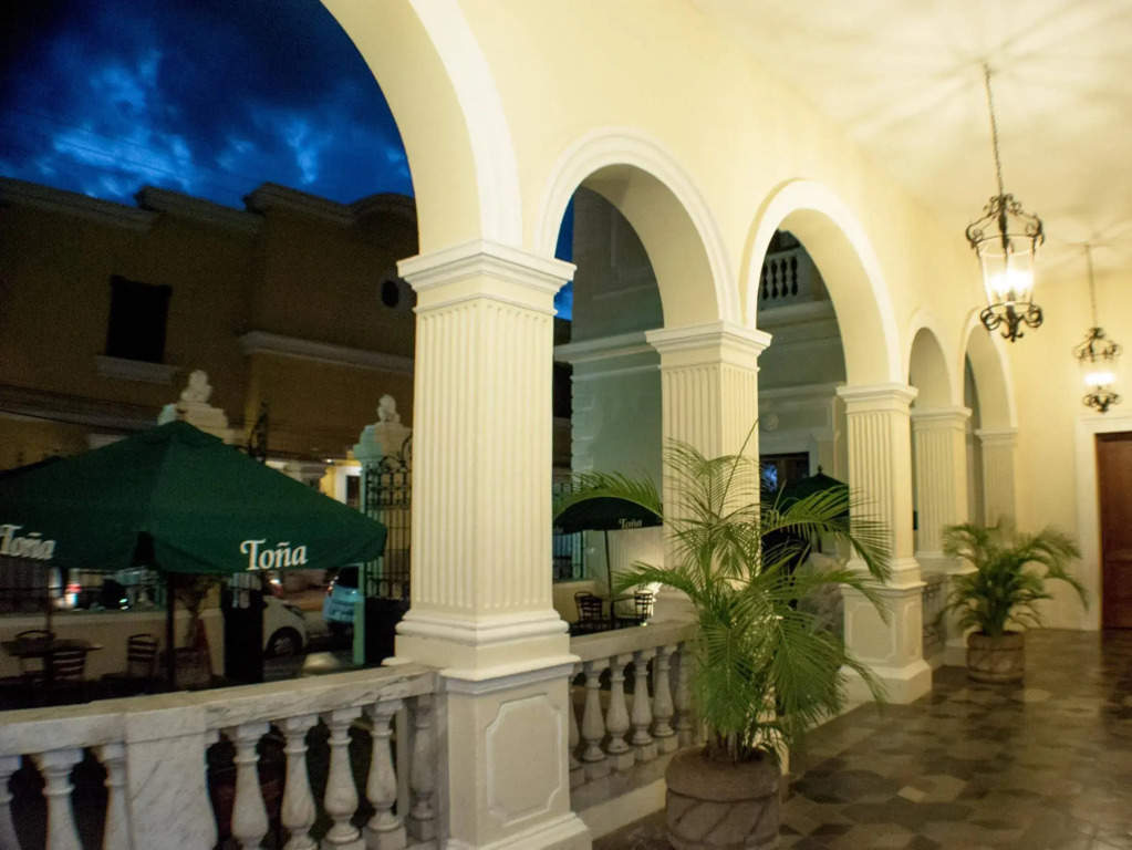 Hotel la Perla Leon