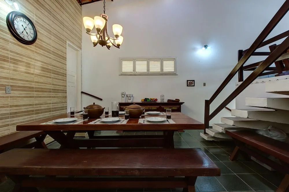 Casa com piscina privativa perto do mar