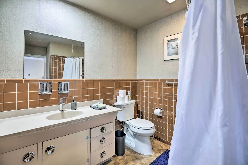 6 Mi to Dtwn: Pittsburgh Townhome w/ Porch