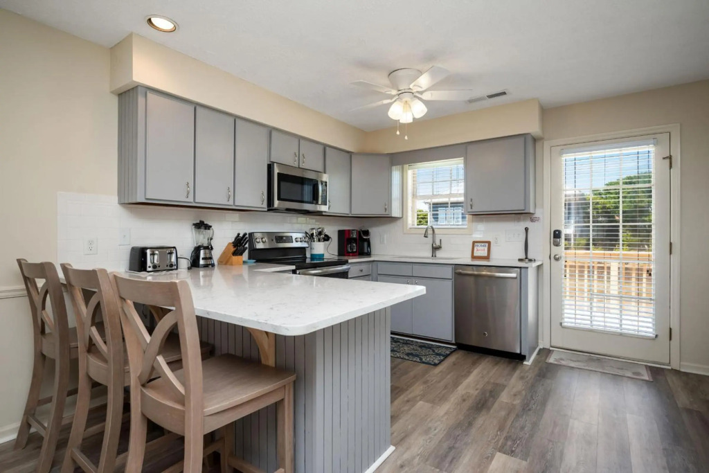 Pelican Palace by Oak Island Accommodations