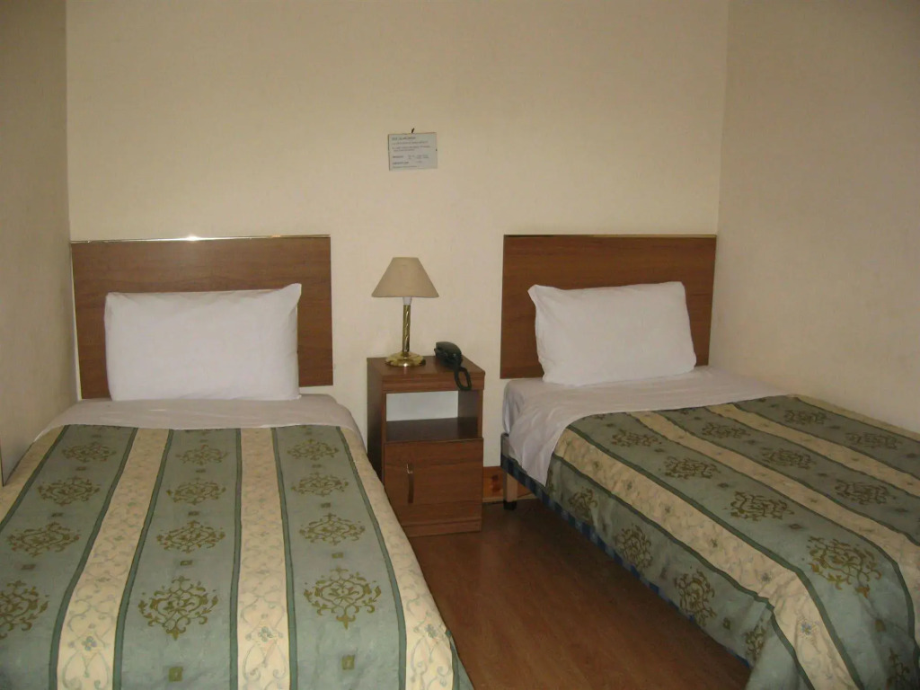 Carlton Hotel