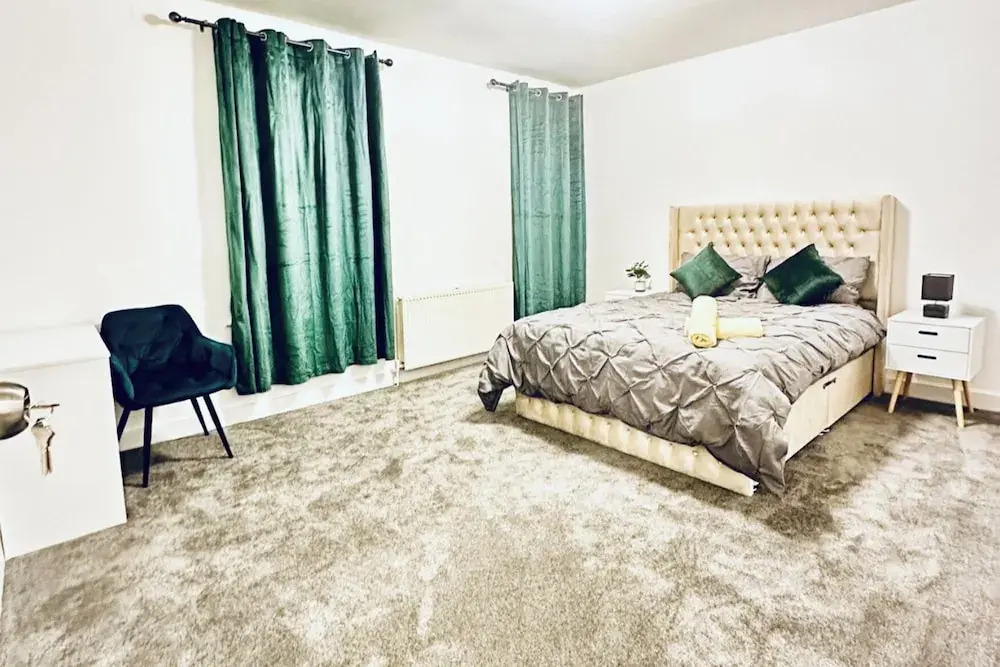 5bed-10 Guests-near City Centre-free Parking
