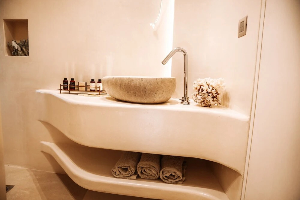 White Pebble Suites