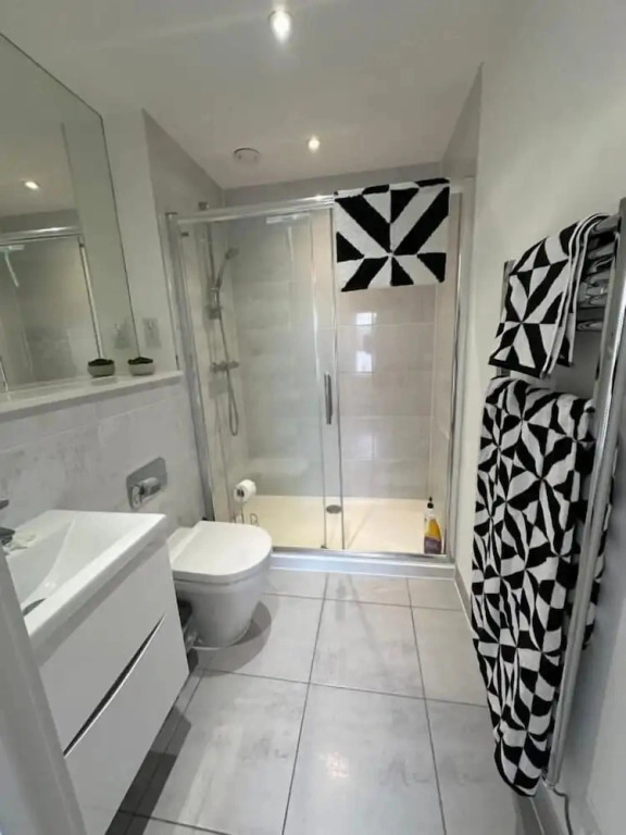 2 bed 2 Bath Waterfront Luxury Apartment