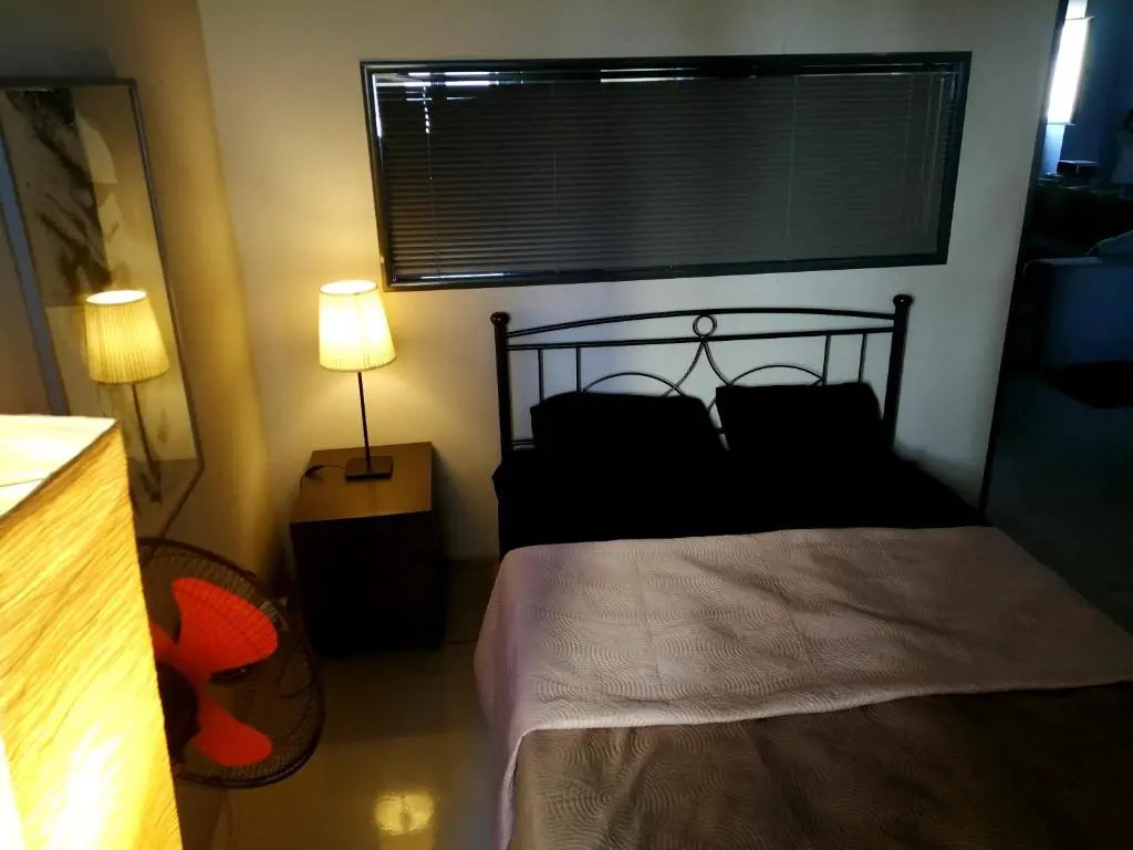 PORT very near fast Wi-Fi Netflix ROOM2
