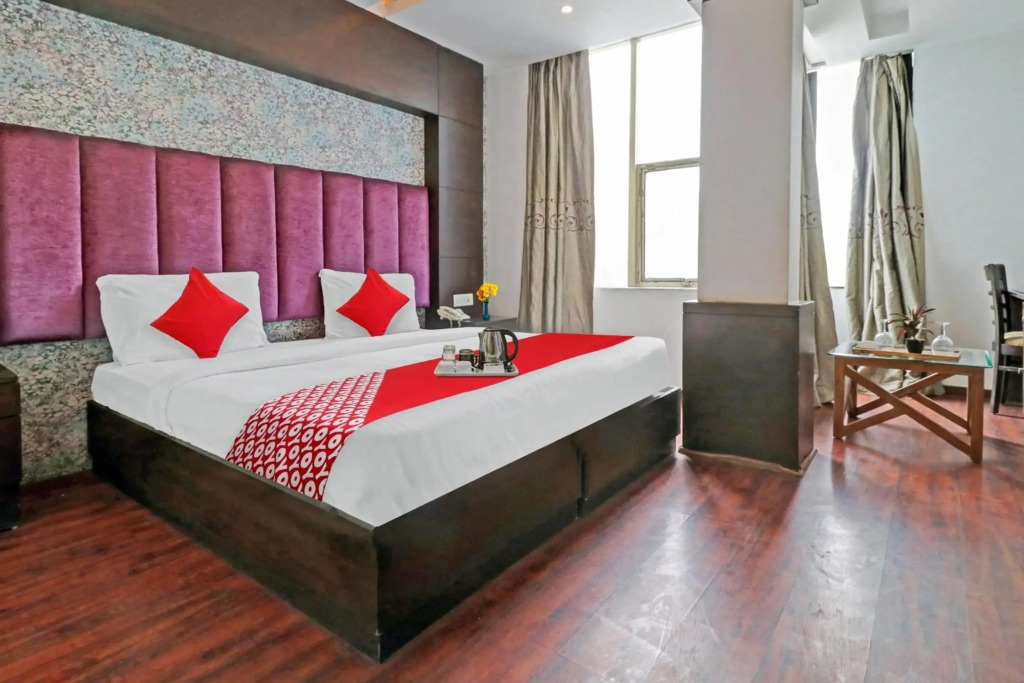 OYO 90654 Hotel Grand Luxury