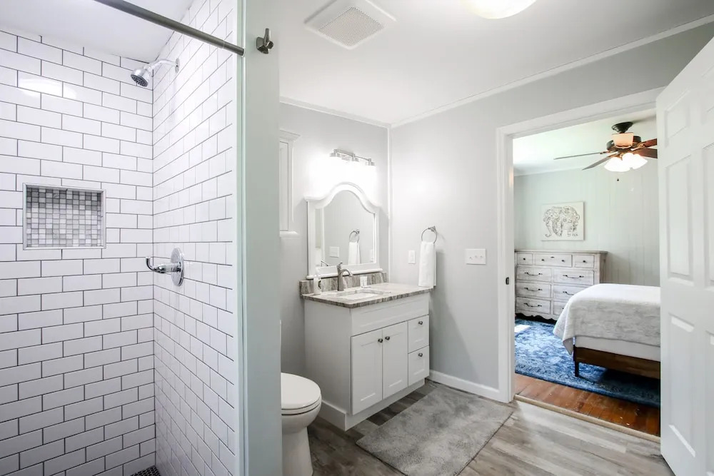 Historic Home for 7 with Apartment