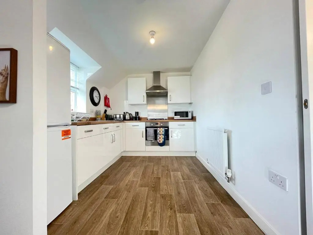 Lovely 2 bedroom apartment with free parking