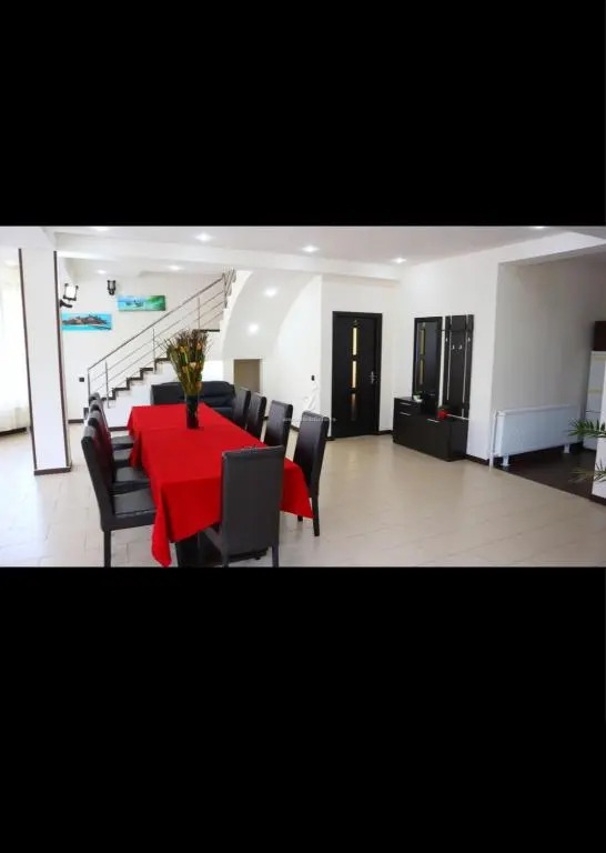 Pensiunea Julian House