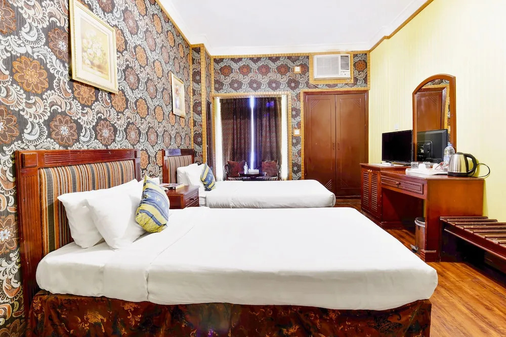 Capital O 125 Moon Plaza Hotel