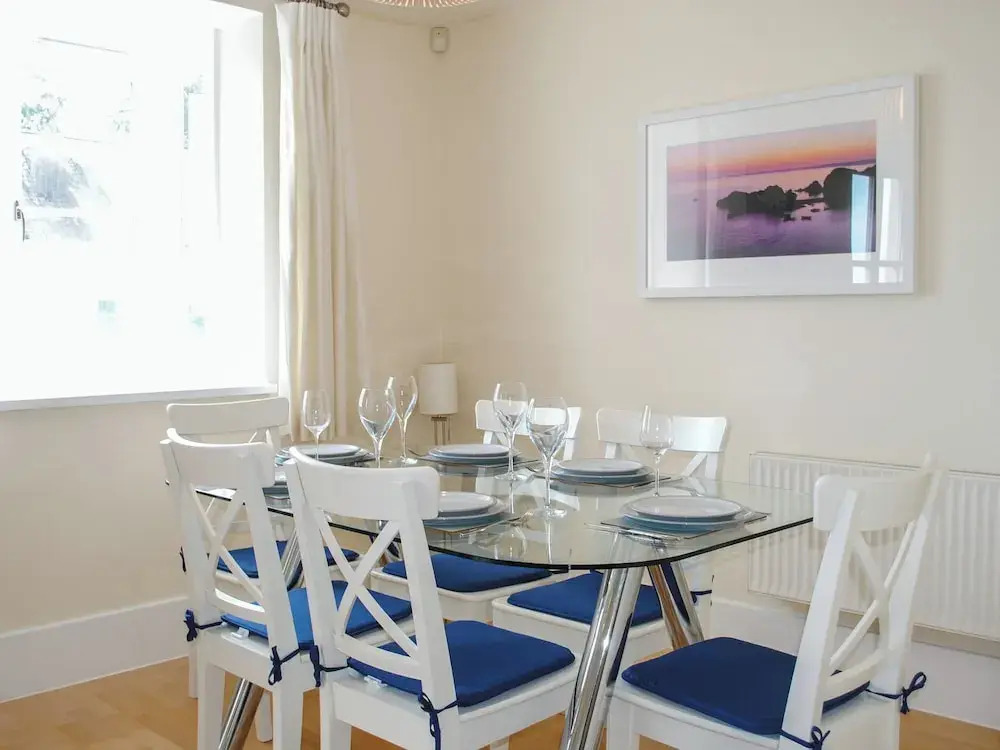 6 Combehaven