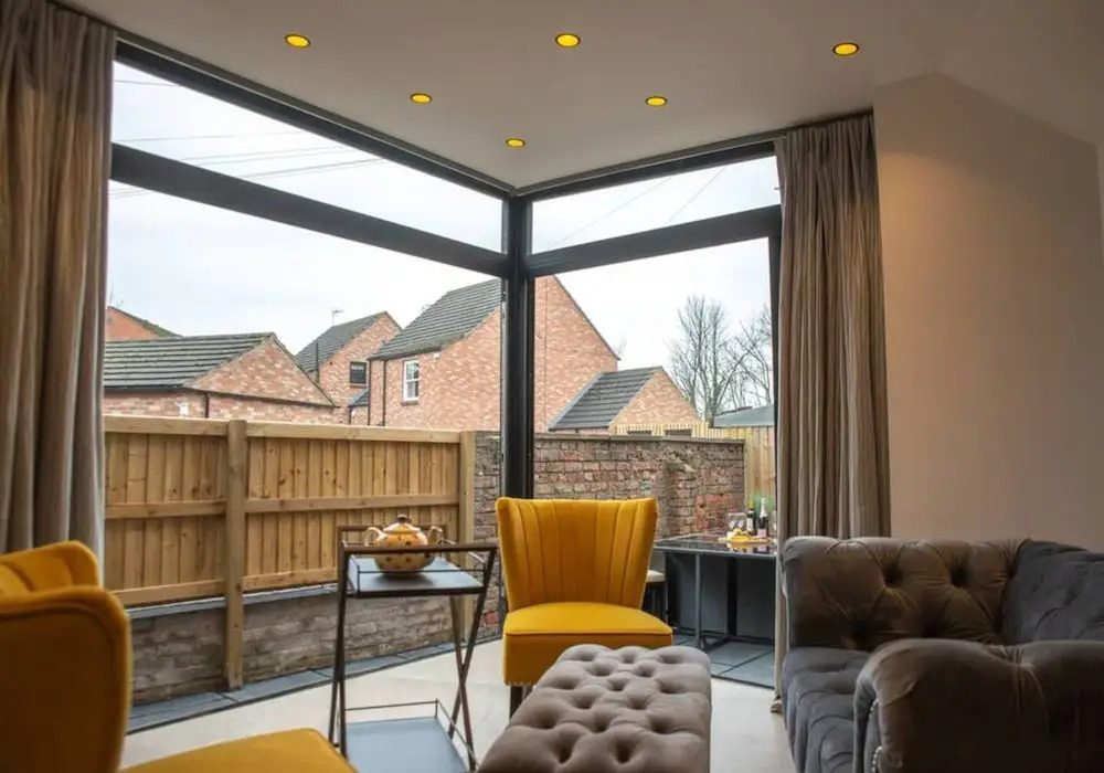 Escape 2 Unwind At The Parade, Accommodates 10
