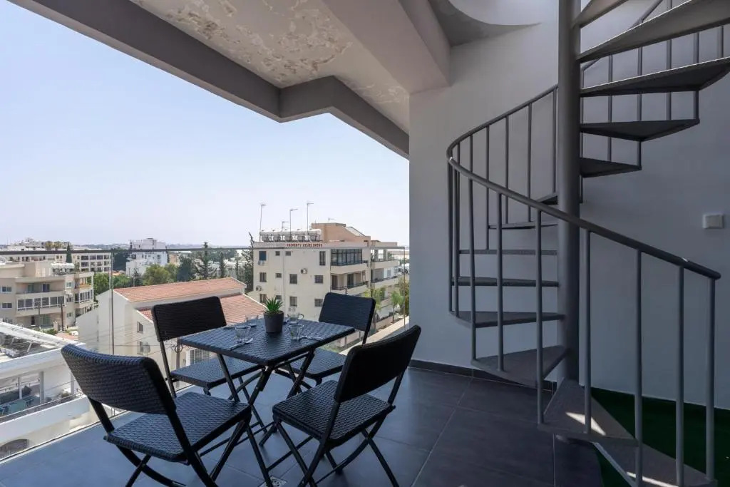 Jay's Penthouse 2-BR Apt W/ Terrace in Larnaca