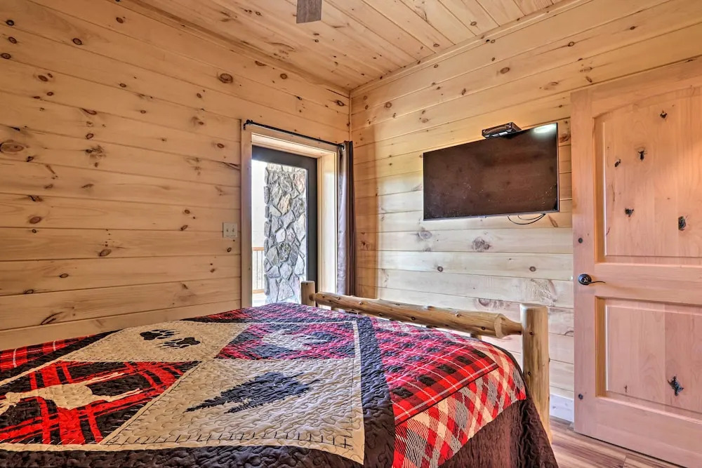 Spacious Mountain Retreat w/ Hot Tub + Views!