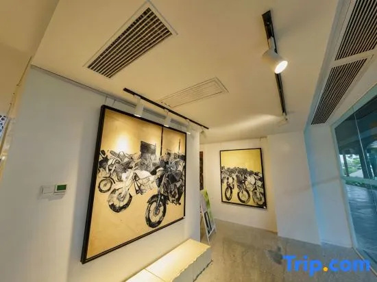 Nanning Leshell Waterside Hotel（Wanxiang City Fangte ASEAN God Painting Shop)