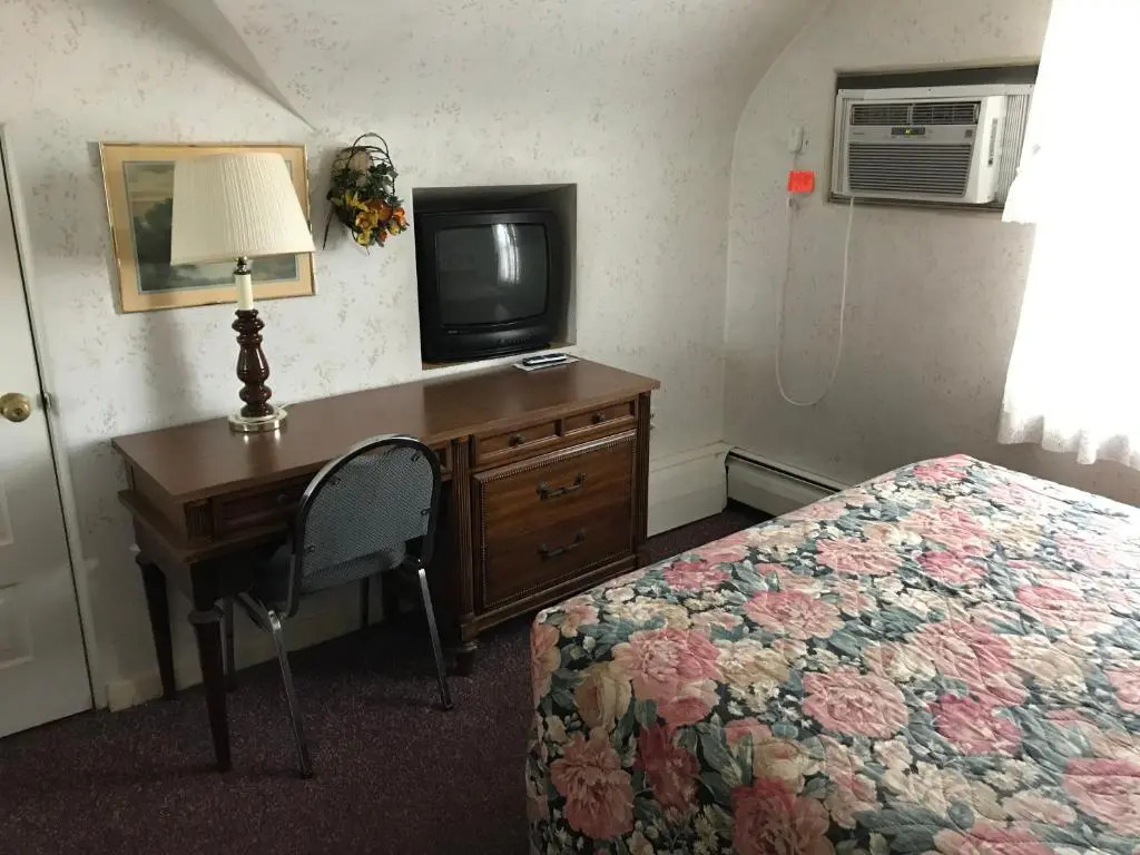 Simmons Motel and Suites
