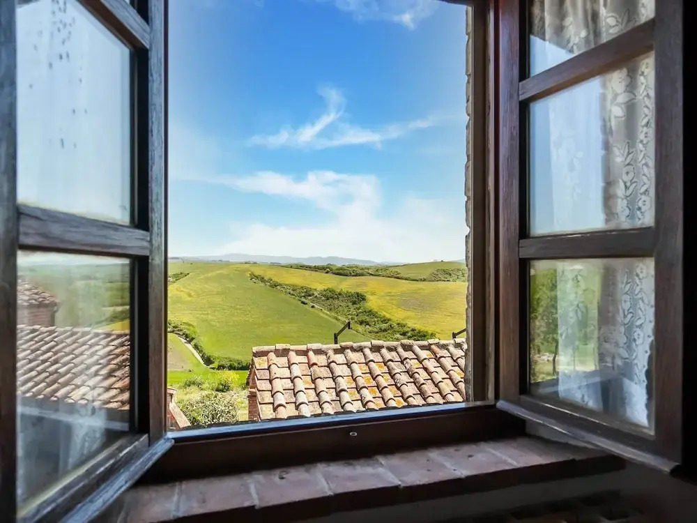 Scenic Farmhouse in Peccioli with Swimming Pool near Lakes