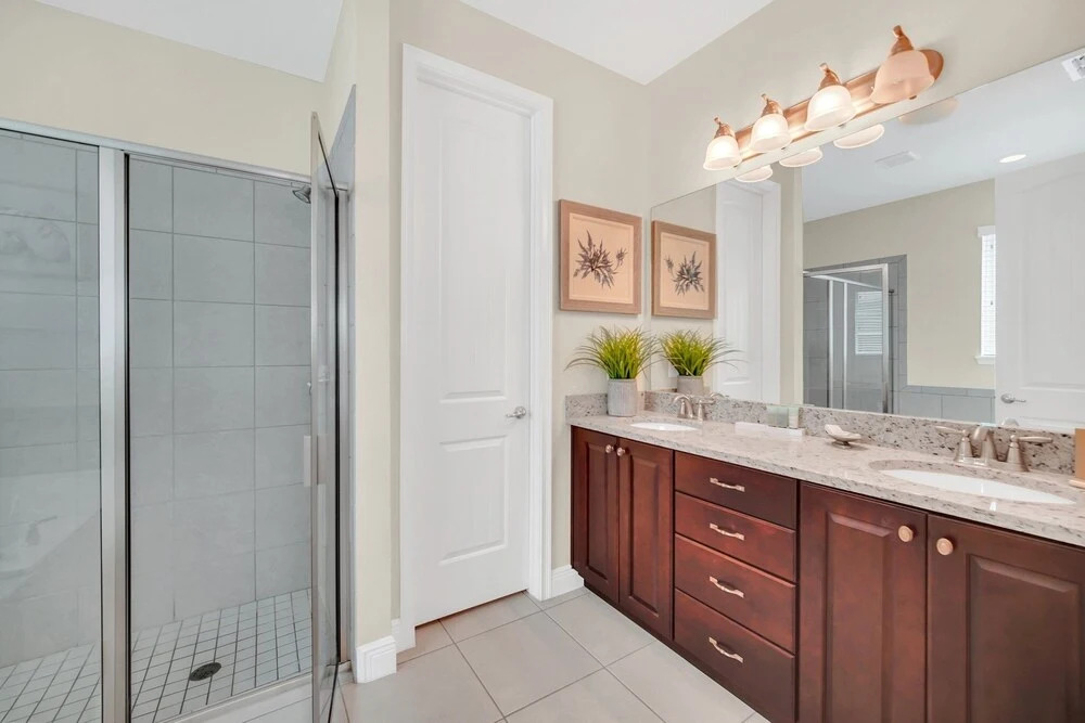 8-Bedroom Villa with Theater Near Disney 8 Home by RedAwning