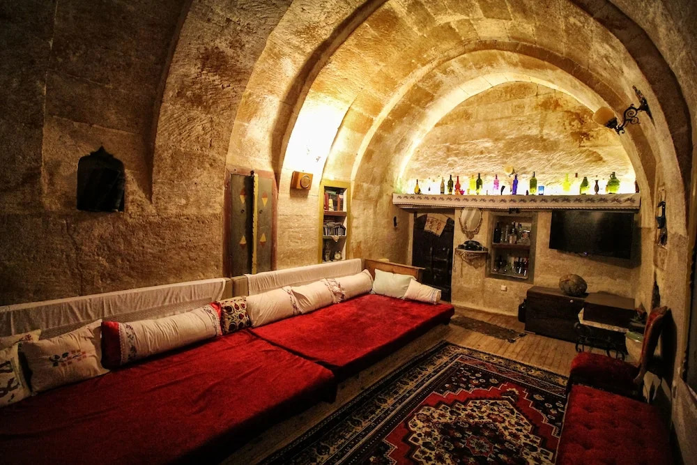 Patisca Cave House