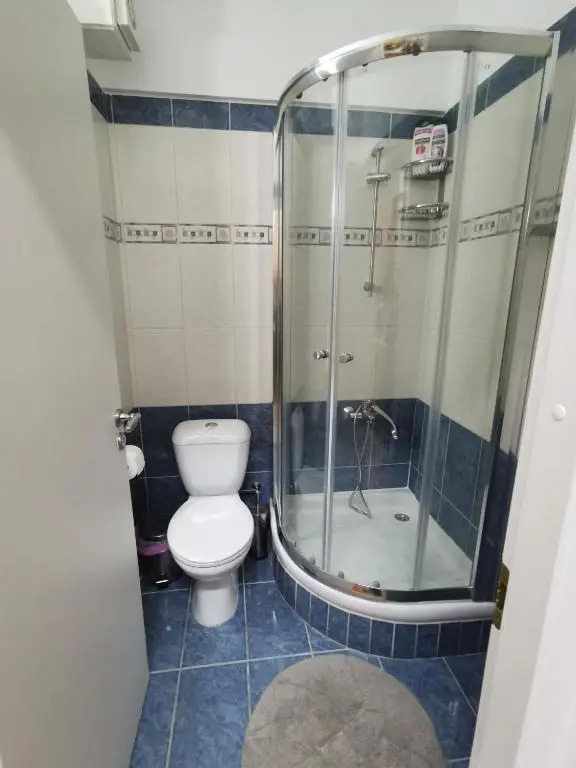 Flat111-Adults only