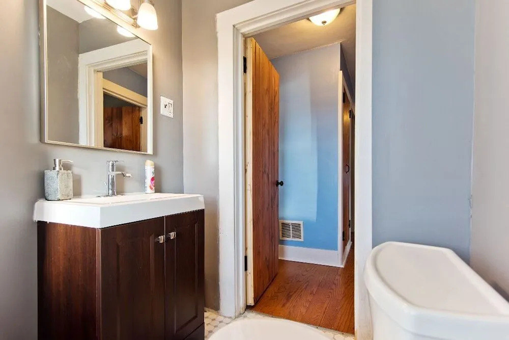 Amazing 5 Bedroom Downtown Ferndale House