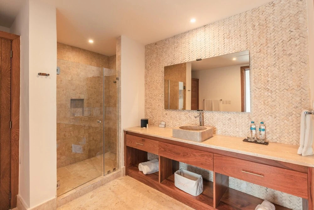5 Guests 2 BR Jacuzzy Balcony Sublime