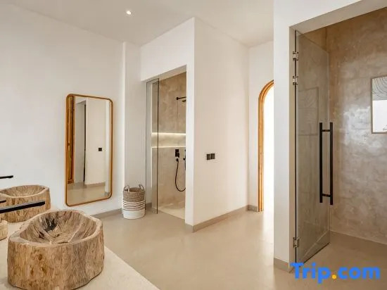 Villa Friendly - Luxury 4 BR villa In Uluwatu