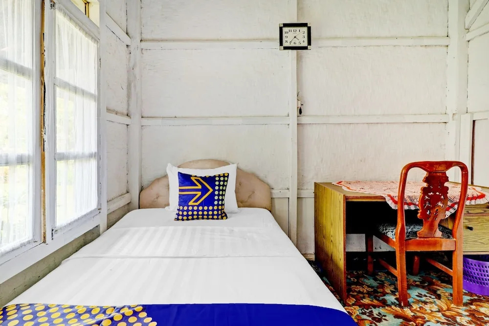 OYO Homes 90850 Cibeunying Eco Tourism Homestay Cibodas Maribaya 2