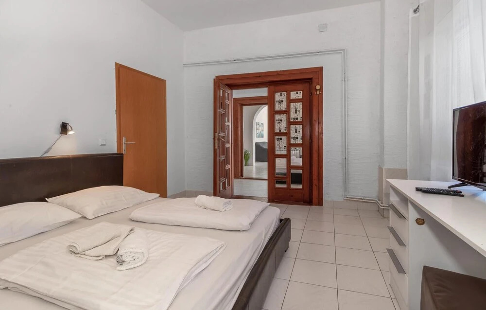 Nice Apartment in Novi Vinodolski With Wifi and 2 Bedrooms