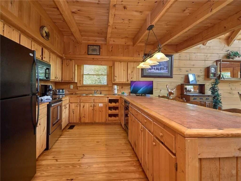 Bear Pause II - Three Bedroom Cabin
