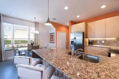 Beautiful 3 Bedroom Suites, 20 Min From Disney