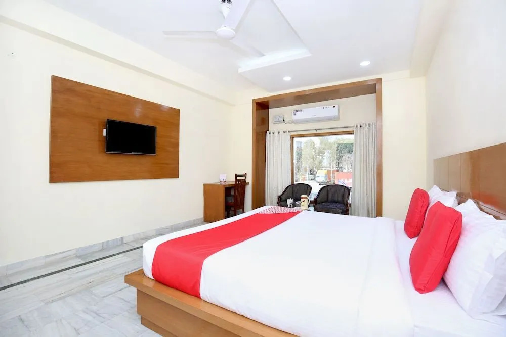 OYO 12767 Hotel Grand Chinar
