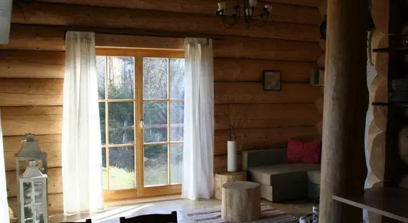 Chaty Świerkowe Wzgórze - tylko domki typu superior z prywatną sauną balią kominkiem oraz ogrodzonym prywatnym terenem z grillem, domki bez sauny na wspólnym terenie