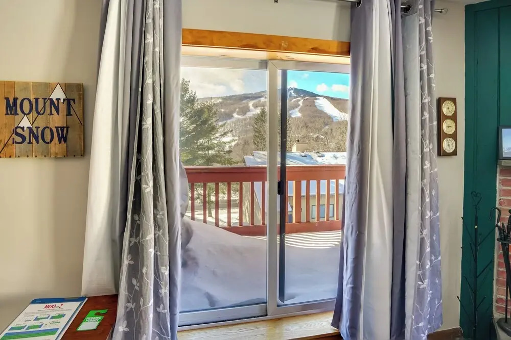 Snow Mountain Condo: Hot Tub + Shuttle to Resort