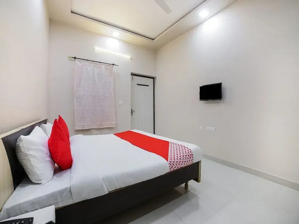 K R Guest House by OYO Rooms