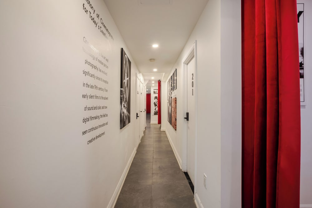 Theatre Hotel by Lodgo