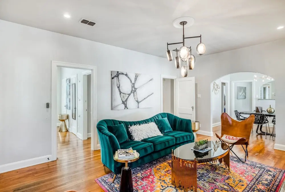 Charmer Close To Dt Austin- Large 4bd/3ba + Hottub 4 Bedroom Home
