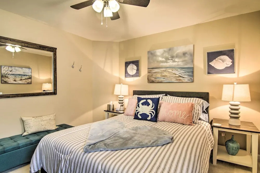 5 Mi to Bethany Beach: Chic Home w/ Grill!