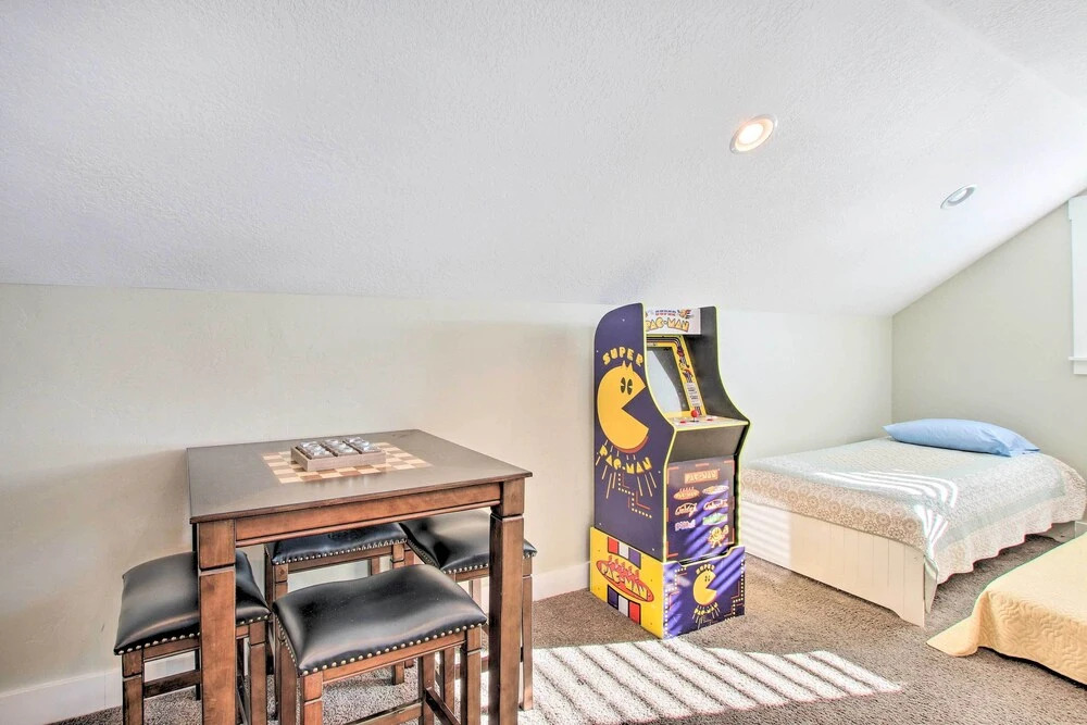 Garden City Gem: Private Hot Tub & Game Room