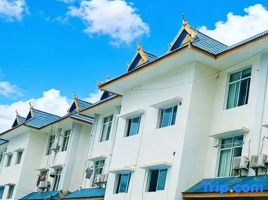 Jinghong Minjiang Hotel (Mannongfeng Mengle Grand Buddha Temple)