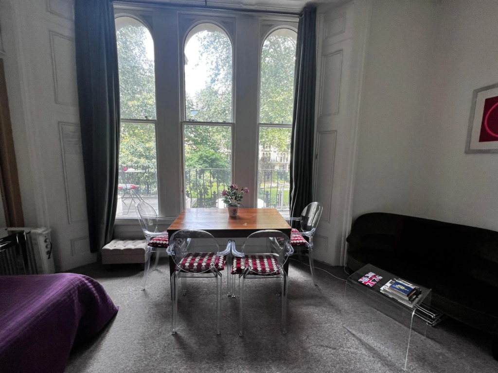 Hyde Park Studio Apartment With Private Terrace
