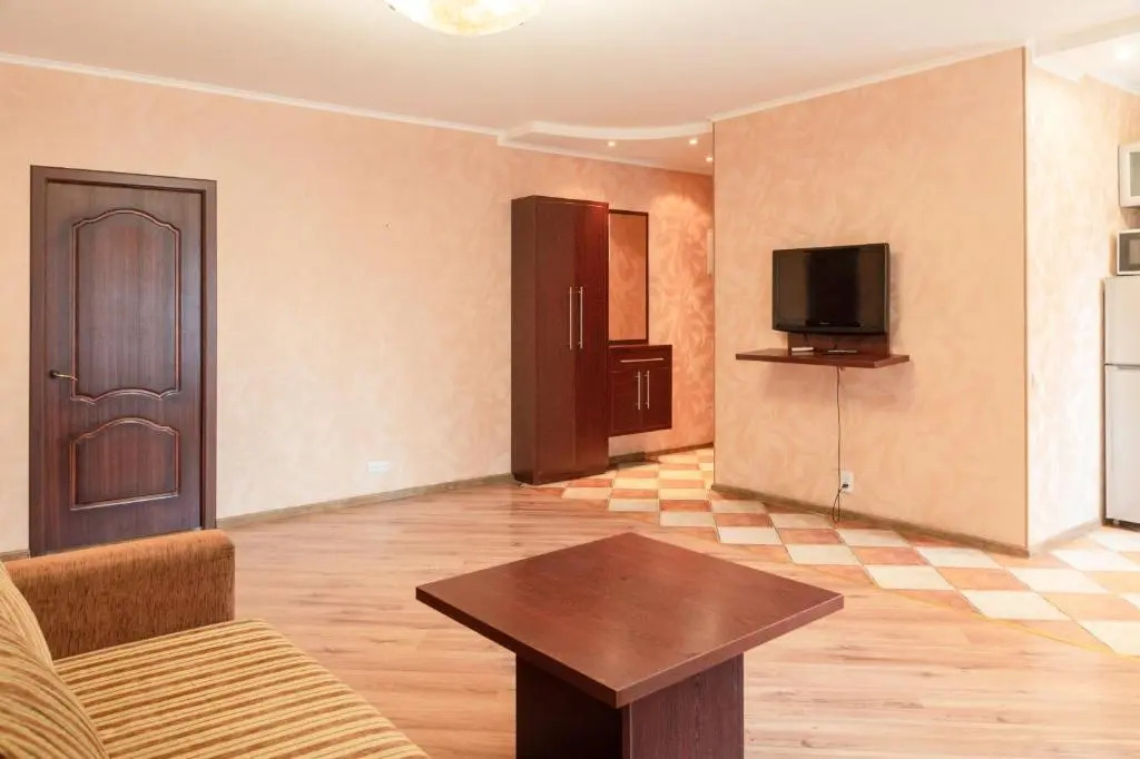 Apartment Triokhsviatytelskaya Street 3