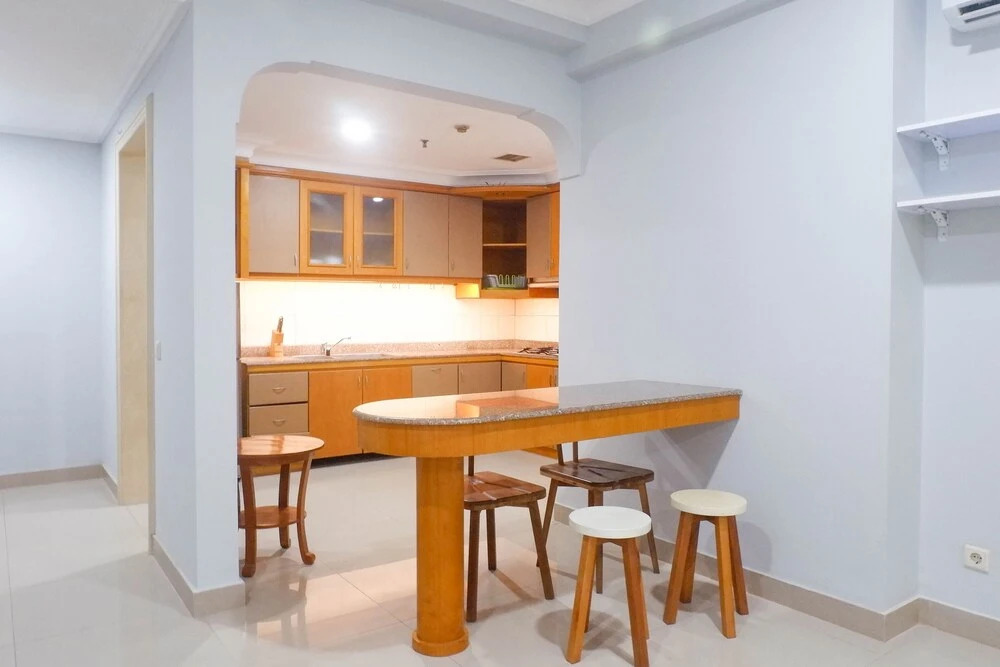 Comfortable And Serene 2Br Apartment With Maid Room At Taman Beverly