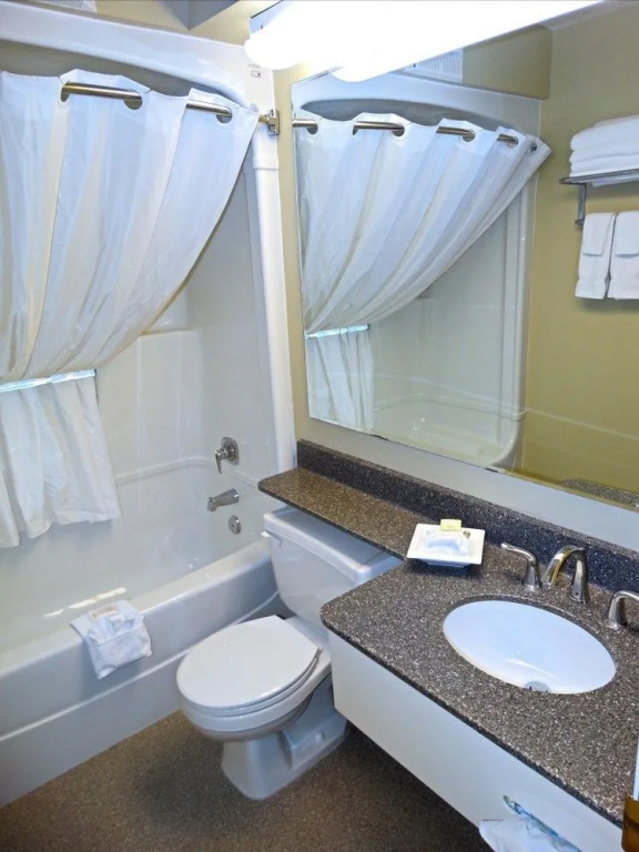 Amsterdam Inn & Suites Sussex