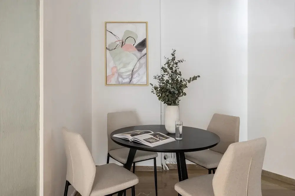 Stylish 1BR Retreat Near Alimos Beach Tram