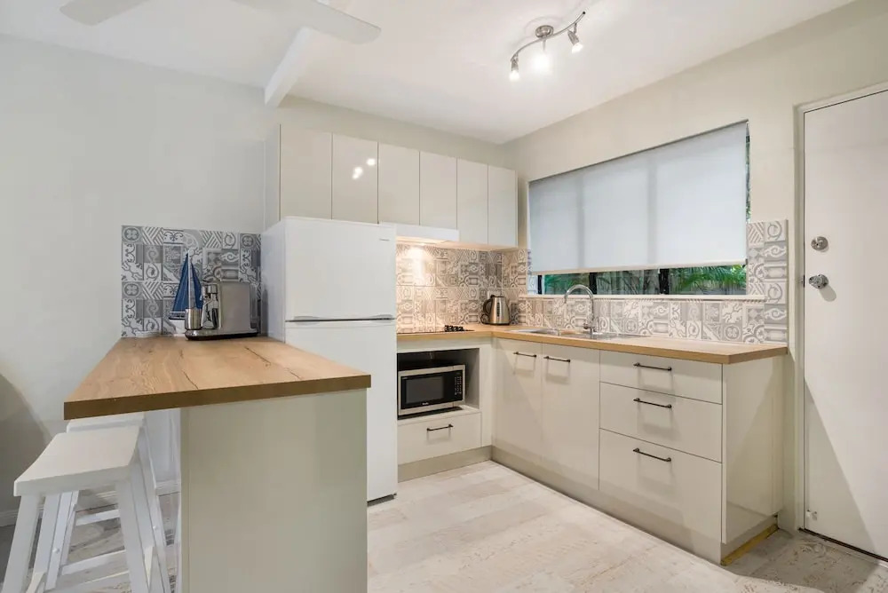 Tropical Unit with Private Fenced Garden Close to The Beach 3