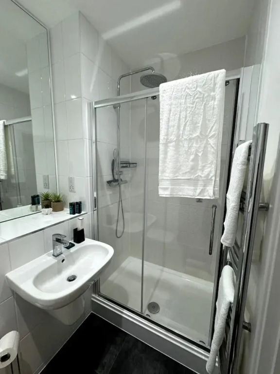 Cozy Bracknell Apartment With Modern Amenities