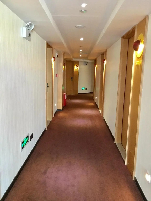 IU Hotel Zhongshan Dongfeng Xinshakou Bridge